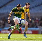 10 April 2016; David Moran, Kerry, in action against Donie Shine, Roscommon. Allianz Football League, Division 1, Semi-Final, Kerry v Roscommon, Croke Park, Dublin. Picture credit: Ray McManus / SPORTSFILE