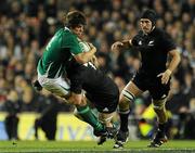 20 November 2010; Donncha O'Callaghan, Ireland, is tackled by Richie McCaw, New Zealand. Autumn International, Ireland v New Zealand, Aviva Stadium, Lansdowne Road, Dublin. Picture credit: Matt Browne / SPORTSFILE