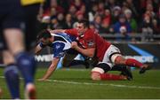 26 December 2016; Zane Kirchner of Leinster scores his side's first try despite the efforts of CJ Stander of Munster during the Guinness PRO12 Round 11 match between Munster and Leinster at Thomond Park in Limerick. Photo by Diarmuid Greene/Sportsfile