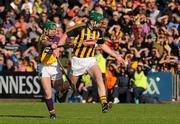 11 June 2011; Henry Shefflin, Kilkenny, in action against Lar Prendergast, Wexford. Leinster GAA Hurling Senior Championship Semi-Final, Wexford v Kilkenny, Wexford Park, Wexford. Picture credit: Pat Murphy / SPORTSFILE