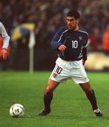 17 April 2002; Claudio Reyna of USA during the International Friendly match between Republic of Ireland and USA at Lansdowne Road in Dublin. Photo by Damien Eagers/Sportsfile