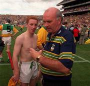 22 August 1998; Offaly manager Michael Bond looks at his watch alongside Offaly player Simon Whelahan after the full-time whistle was blown early referee Jimmy Cooney at Guinness All-Ireland Hurling All-Ireland Senior Championship Semi-Final Replay match between Clare and Offaly at Croke Park in Dublin. Photo by David Maher/Sportsfile