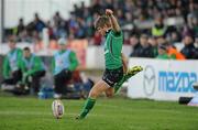 18 February 2012; Niall O'Connor, Connacht, kicks a penalty. Celtic League, Connacht v Glasgow Warriors, Sportsground, Galway. Picture credit: Diarmuid Greene / SPORTSFILE