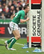 4 March 2012; Ireland's Tommy Bowe celebrates scoring his side's first try against France. RBS Six Nations Rugby Championship, France v Ireland, Stade de France, Paris, France. Picture credit: Brendan Moran / SPORTSFILE