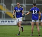 5 August 2017; Brendan O'Sullivan of Kerry is is congratulated by Eánna Ó Conchúir as he is substituted during the GAA Football All-Ireland Junior Championship Final match between Kerry and Meath at O’Moore Park in Portlaoise, Laois. Photo by Sam Barnes/Sportsfile