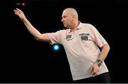 8 October 2011; Mark Walsh in action against Robert Thornton during their First Round match of the PartyPoker.com World Grand Prix. Citywest Hotel Conference Centre, Saggart, Co. Dublin. Picture credit: Stephen McCarthy / SPORTSFILE