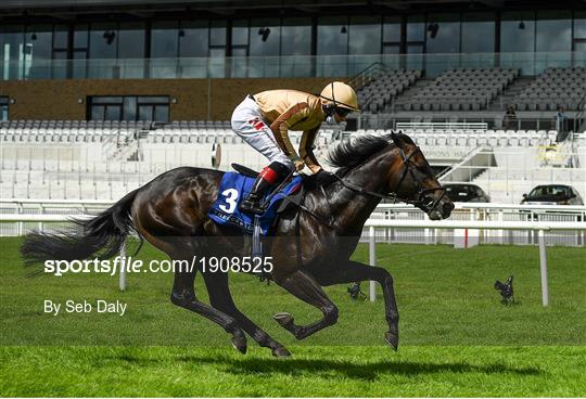 Horse Racing from The Curragh