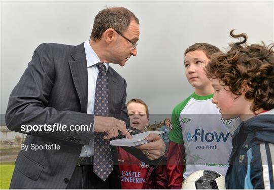 Republic of Ireland manager Martin O'Neill visits Markets Field Project