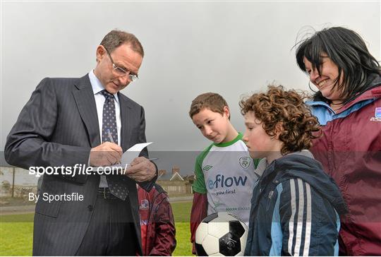 Republic of Ireland manager Martin O'Neill visits Markets Field Project