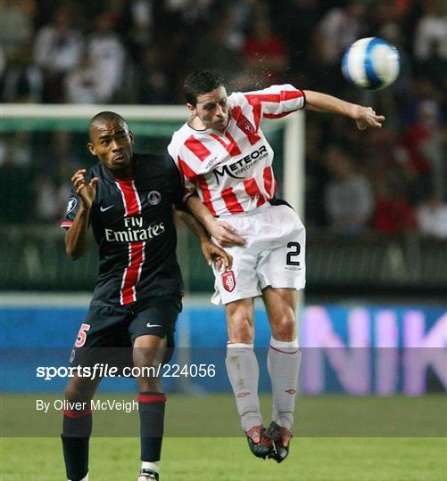 Psg's Bonaventure Kalou and coach Guy Lacombe during the UEFA Cup