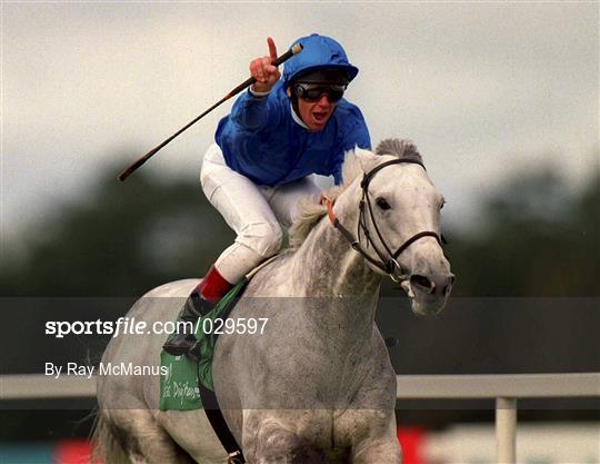 Horse Racing from Leopardstown