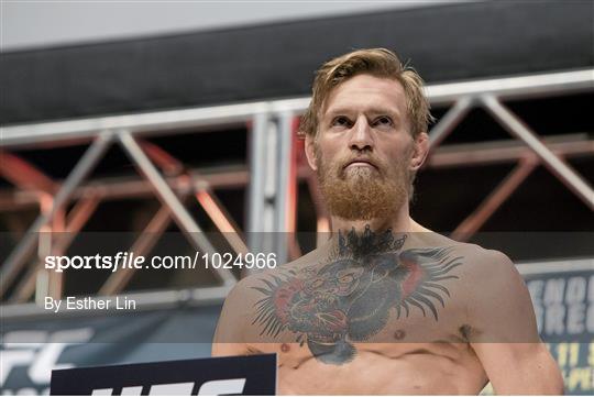 Sportsfile - UFC 189 - Chad Mendes v Conor McGregor - Weigh-in - 1024966