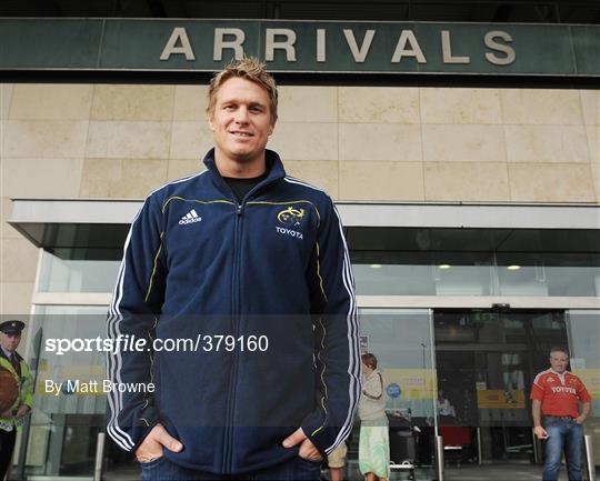 New Munster signing Jean de Villiers Arrives in Ireland