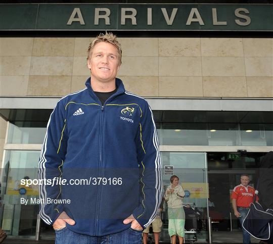 New Munster signing Jean de Villiers Arrives in Ireland