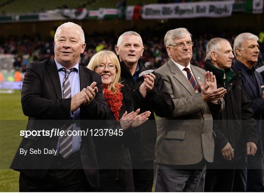 Jubilee Team Presentation at Wexford Youths v Shelbourne  - Continental Tyres Women's Senior Cup Final